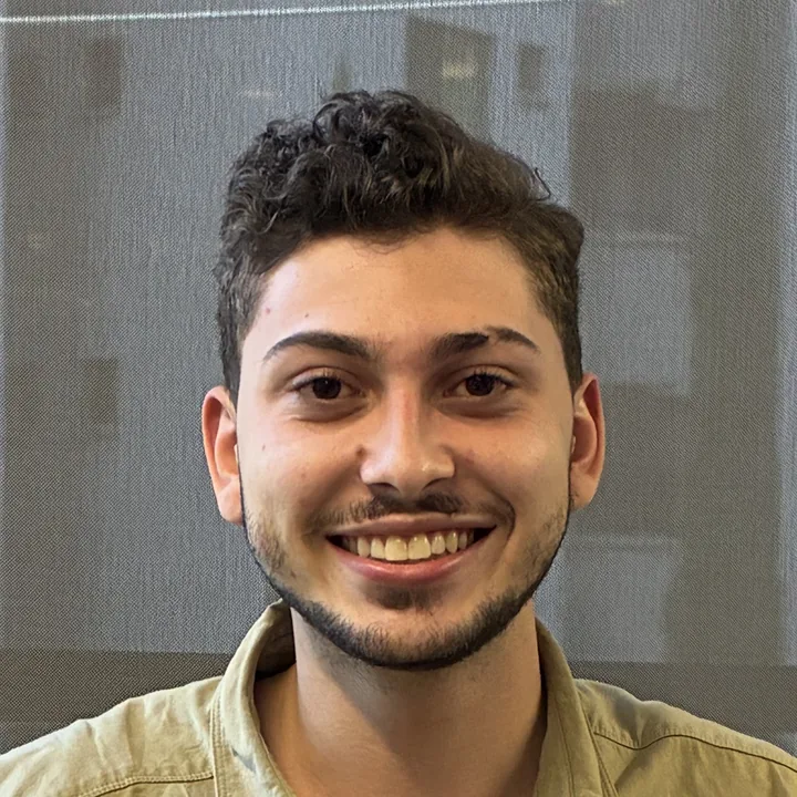 Tomás Upegui, Comercial de Sentencias